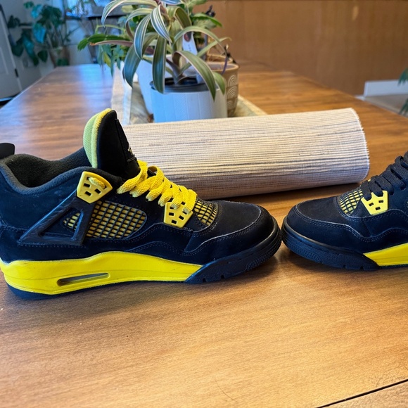 Jordan 4 Retro Thunder - - Picture 3 of 8